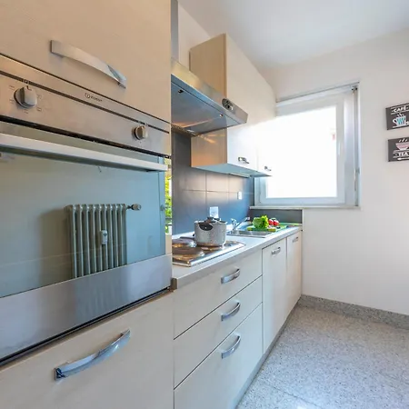 With Balcony And Parking - Happy Appartement Lugano