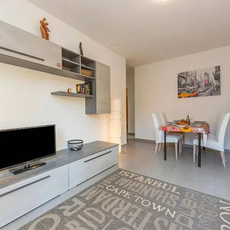 Appartement With Balcony And Parking - Happy